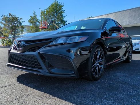 Used 2023 Toyota Camry SE image 8