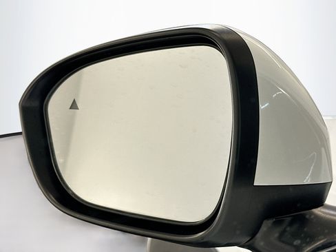 Used 2025 Nissan Kicks SR image 16