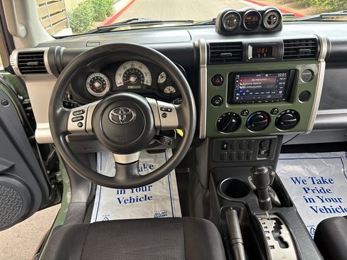 Used 2013 Toyota FJ Cruiser 4WD image 18