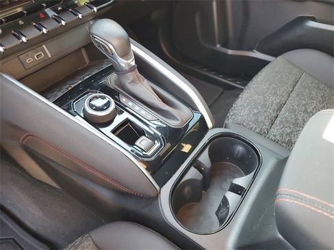 Used 2024 Chevrolet Colorado Z71 w/ Z71 Convenience Package 2 image 19