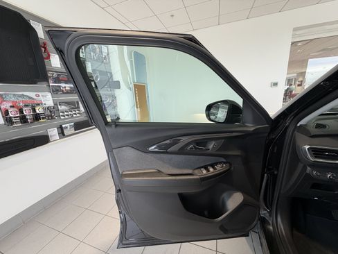 Used 2023 Chevrolet TrailBlazer LT w/ Convenience Package FWD image 10