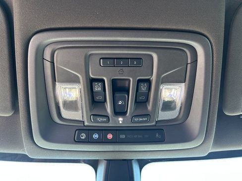 Used 2020 Chevrolet Silverado 1500 RST w/ Texas Edition AWD/4WD image 18