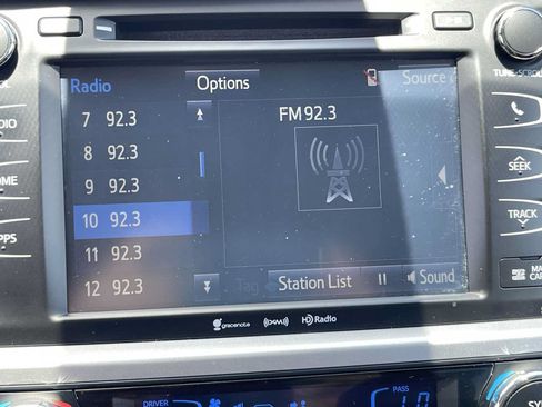 Used 2017 Toyota Highlander XLE FWD image 12