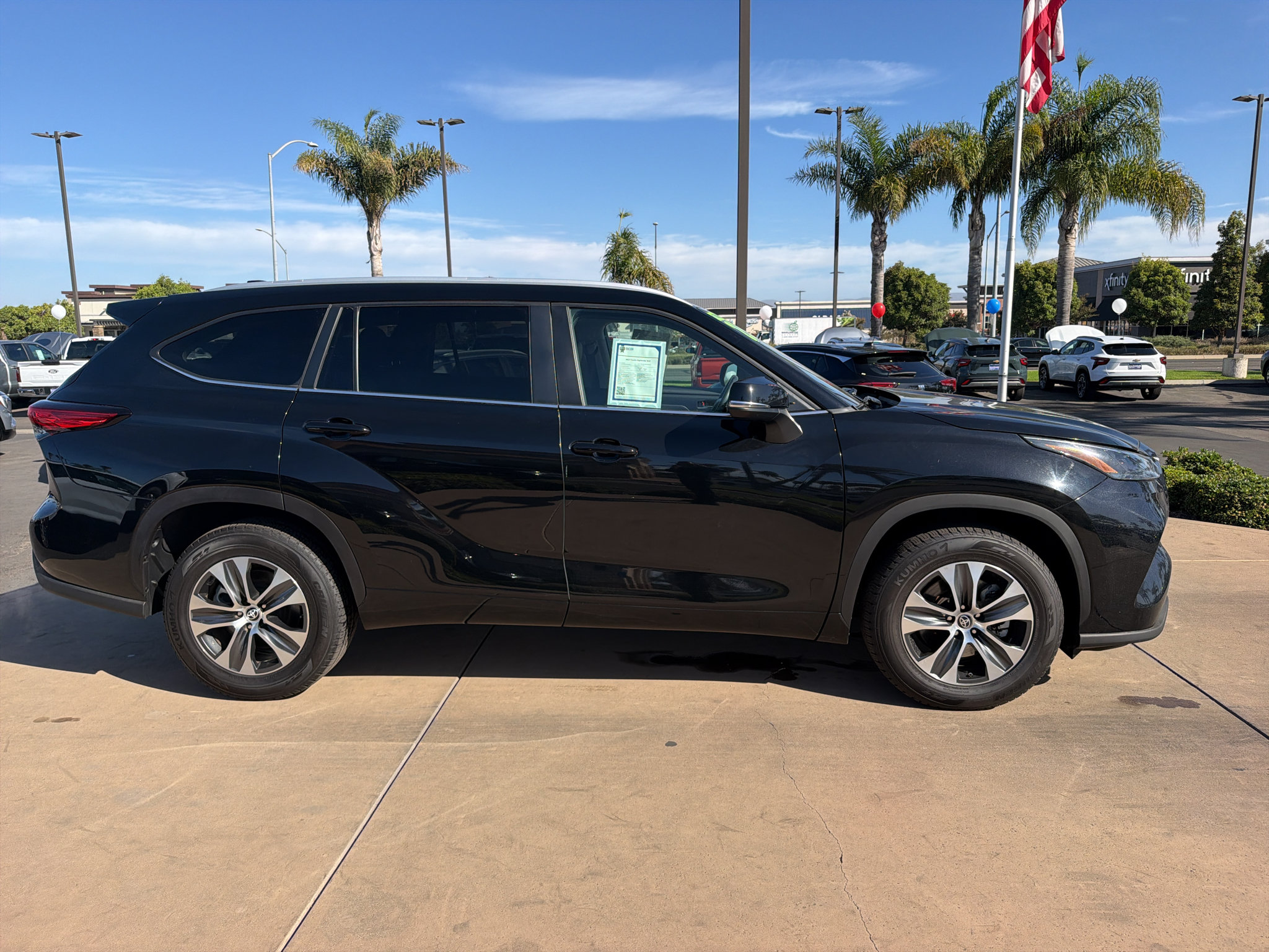 Used 2023 Toyota Highlander XLE FWD image 4