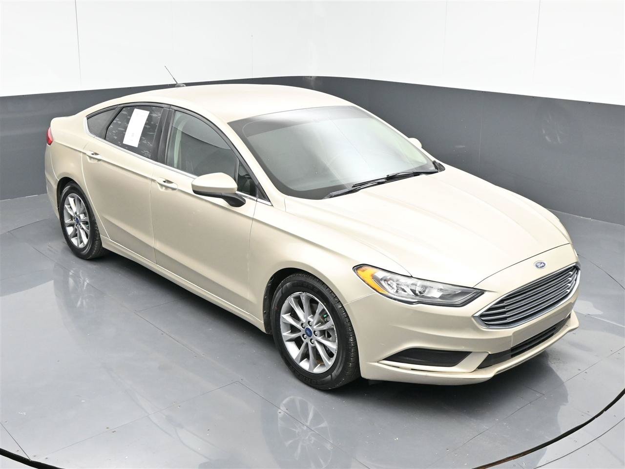 Used 2017 Ford Fusion SE w/ Fusion SE Technology Package FWD image 23