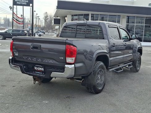 Used 2017 Toyota Tacoma SR5 w/ Tow Package image 5