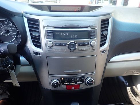 Used 2011 Subaru Outback 2.5i Premium w/ All-Weather Pkg AWD/4WD image 5