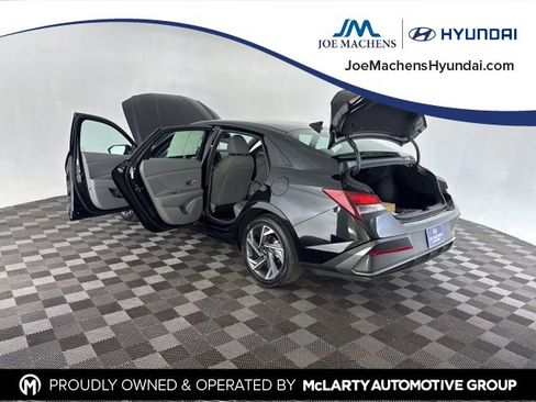 Certified 2025 Hyundai Elantra Sport image 19