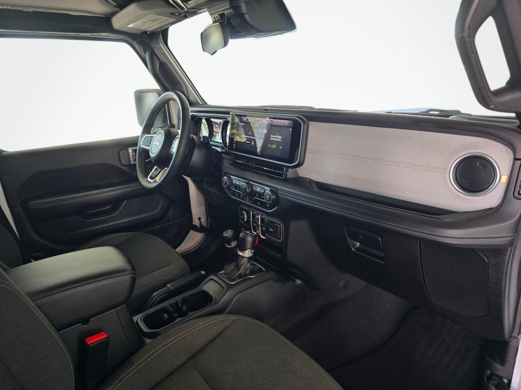 Used 2025 Jeep Wrangler Unlimited Sahara AWD/4WD image 43