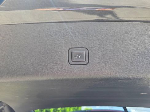 Used 2018 Chevrolet Traverse Premier w/ Redline Edition AWD/4WD image 46