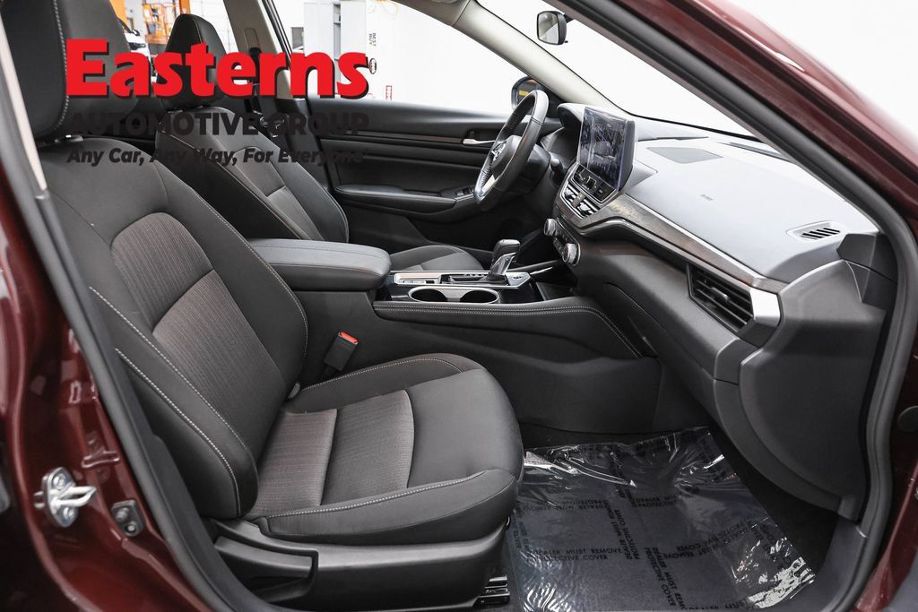 Used 2024 Nissan Altima 2.5 SV w/ SV Premium Package AWD/4WD image 24