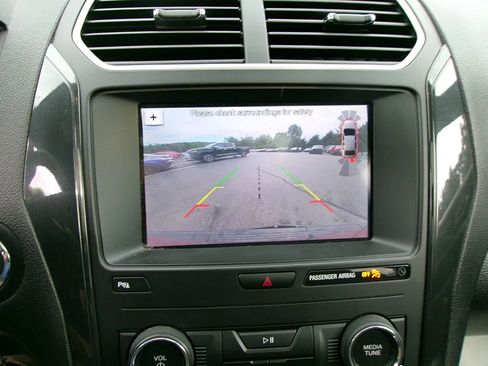 Used 2019 Ford Explorer XLT w/ Equipment Group 202A AWD/4WD image 20