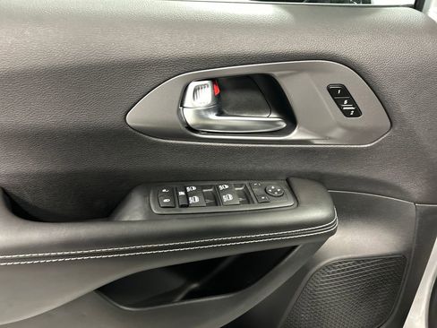 New 2026 Chrysler Pacifica Select image 12