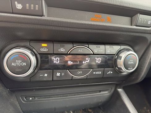 Used 2016 MAZDA MAZDA3 i Grand Touring image 17