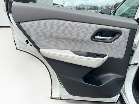 Used 2023 Nissan Rogue SV image 24