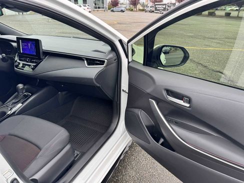 Used 2025 Toyota Corolla SE AWD/4WD image 9