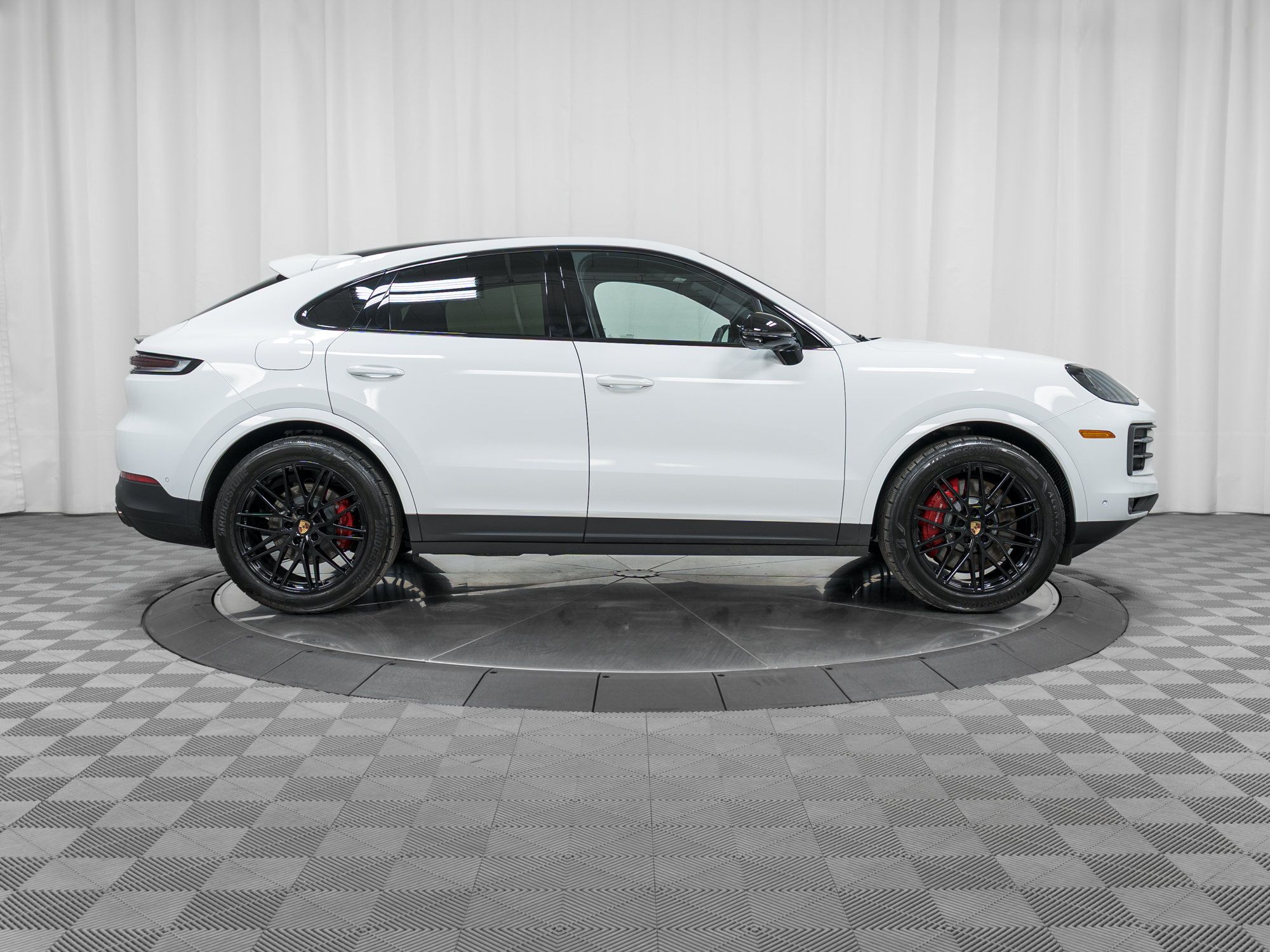 Used 2025 Porsche Cayenne S AWD/4WD image 8