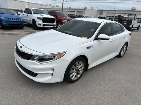 Used 2018 Kia Optima LX w/ 17" Alloy Wheels Package FWD image 2