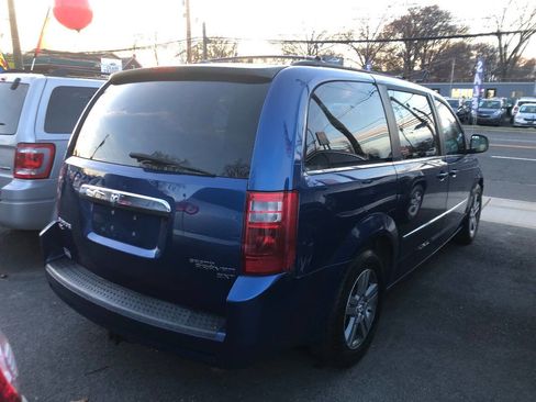 Used 2010 Dodge Grand Caravan SXT image 3
