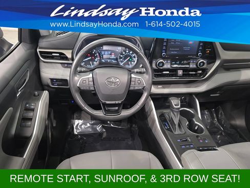 Used 2021 Toyota Highlander XLE AWD/4WD image 13