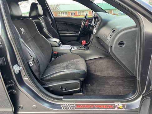 Used 2016 Dodge Charger R/T Scat Pack w/ Beats Audio Group image 36