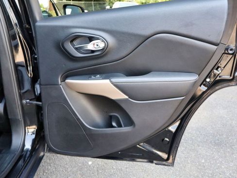 Used 2018 Jeep Cherokee Limited AWD/4WD image 52