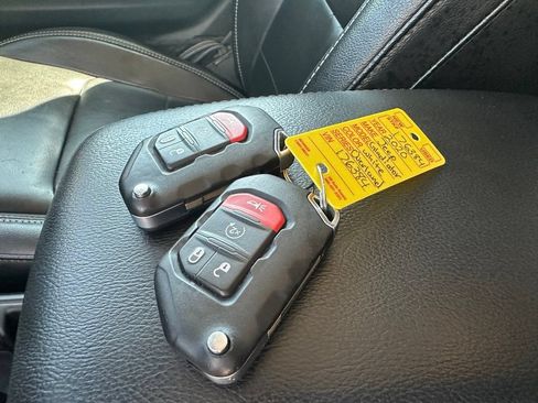 Used 2020 Jeep Gladiator Overland AWD/4WD image 8