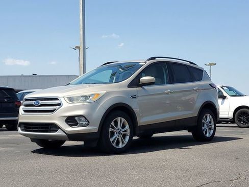 Used 2017 Ford Escape SE w/ Equipment Group 201A image 9
