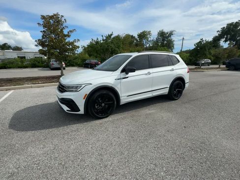 Certified 2023 Volkswagen Tiguan SE R-Line FWD image 4