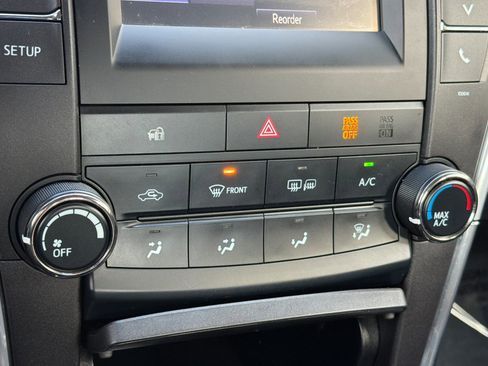 Certified 2016 Toyota Camry SE image 19