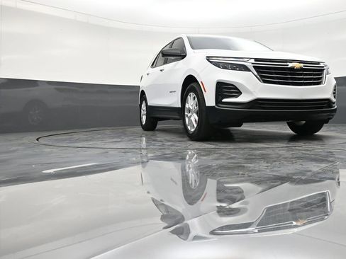 Used 2023 Chevrolet Equinox LS image 27