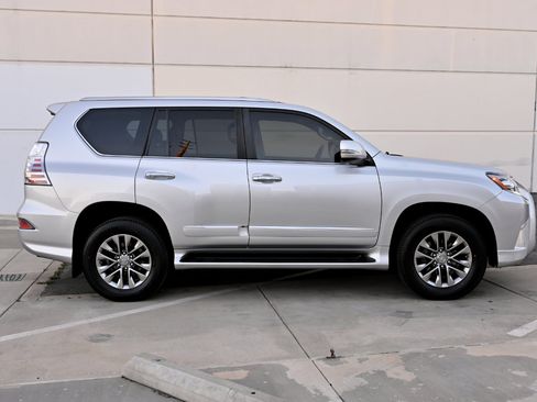 Used 2018 Lexus GX 460 Luxury w/ Preferred Accessory Package image 7