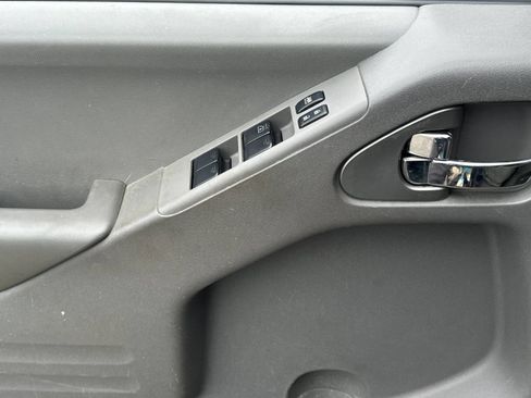 Used 2016 Nissan Frontier SV AWD/4WD image 10