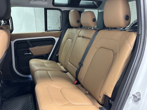 Used 2025 Land Rover Defender 110 X-Dynamic SE AWD/4WD image 28
