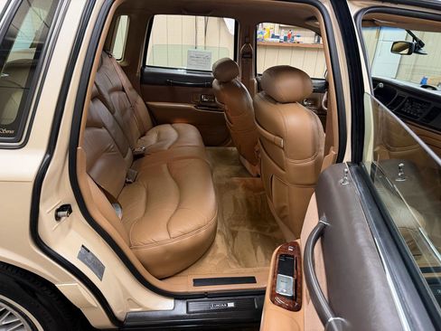 Used 1996 Lincoln Town Car Signature image 6