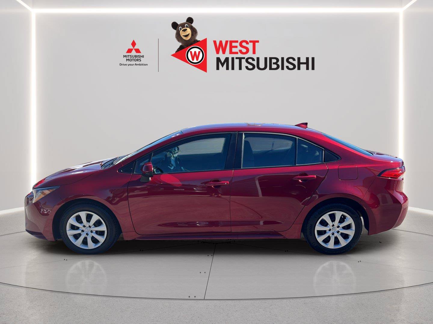 Used 2025 Toyota Corolla LE FWD image 2