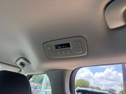 Used 2026 Kia Carnival FWD image 24