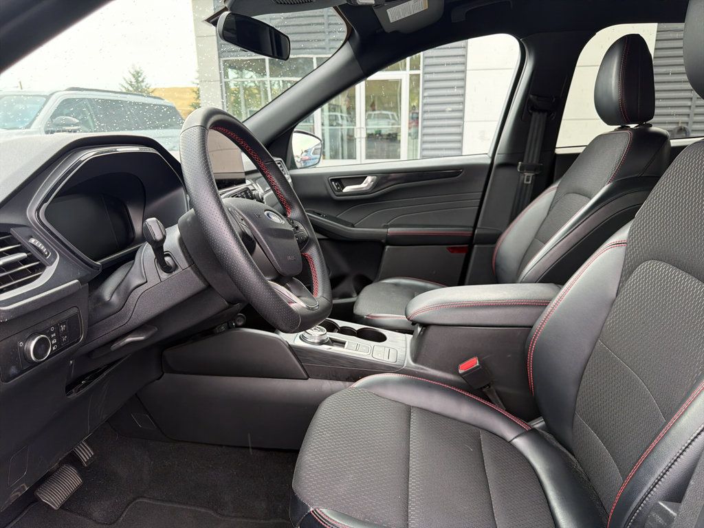 Used 2025 Ford Escape ST-Line AWD/4WD image 14