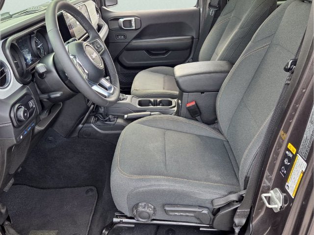 Used 2025 Jeep Wrangler Unlimited Sahara AWD/4WD image 11