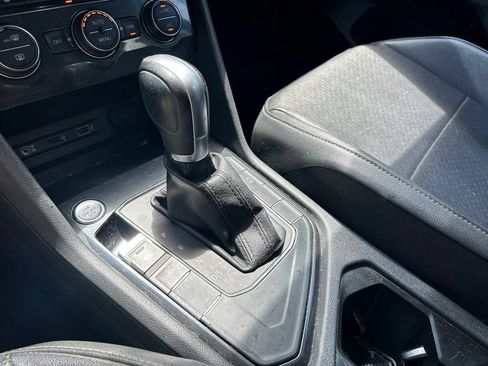Used 2018 Volkswagen Tiguan SE FWD image 36