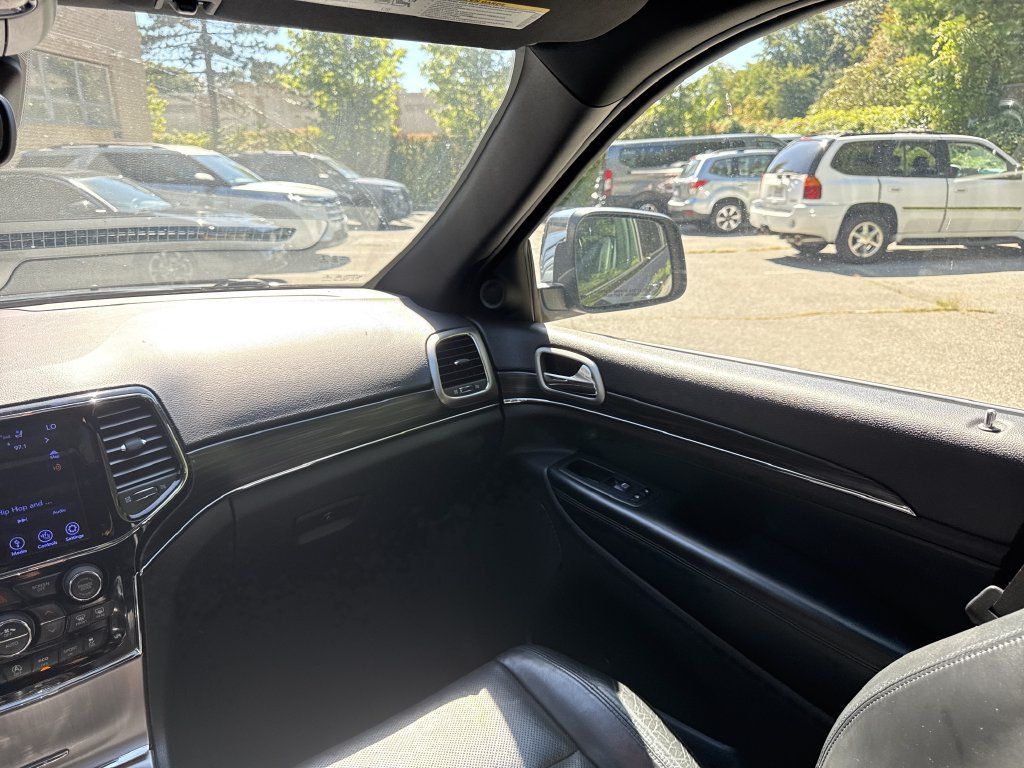 Used 2019 Jeep Grand Cherokee Limited w/ Luxury Group II AWD/4WD image 17