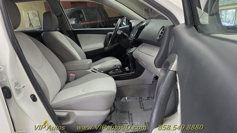 Used 2013 Toyota RAV4 EV FWD image 16