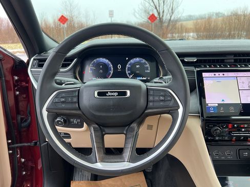 Used 2024 Jeep Grand Cherokee Limited w/ Luxury Tech Group II image 32