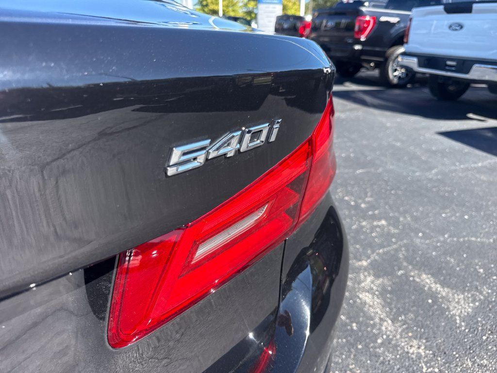 Used 2019 BMW 540i xDrive AWD/4WD image 12