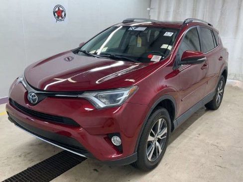 Used 2018 Toyota RAV4 XLE image 1