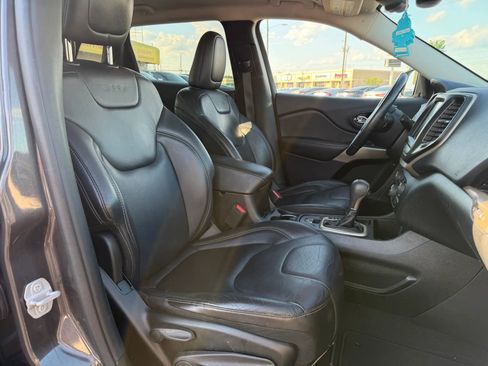 Used 2018 Jeep Cherokee Limited FWD image 13