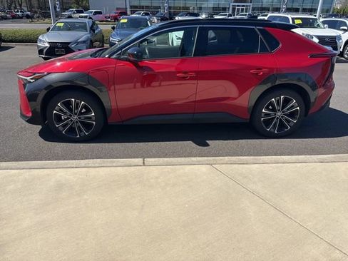 Used 2023 Toyota bZ4X Limited image 4