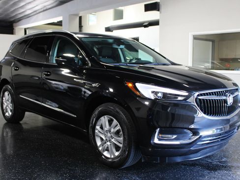 Used 2021 Buick Enclave Preferred FWD image 1