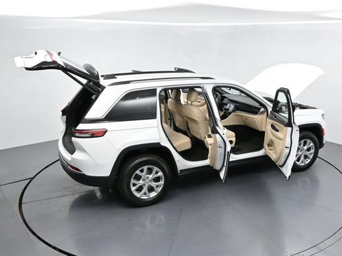 Used 2023 Jeep Grand Cherokee Limited AWD/4WD image 41