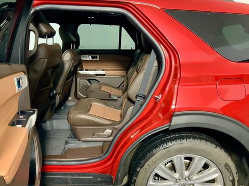 Used 2021 Ford Explorer King Ranch w/ Premium Technology Package image 30